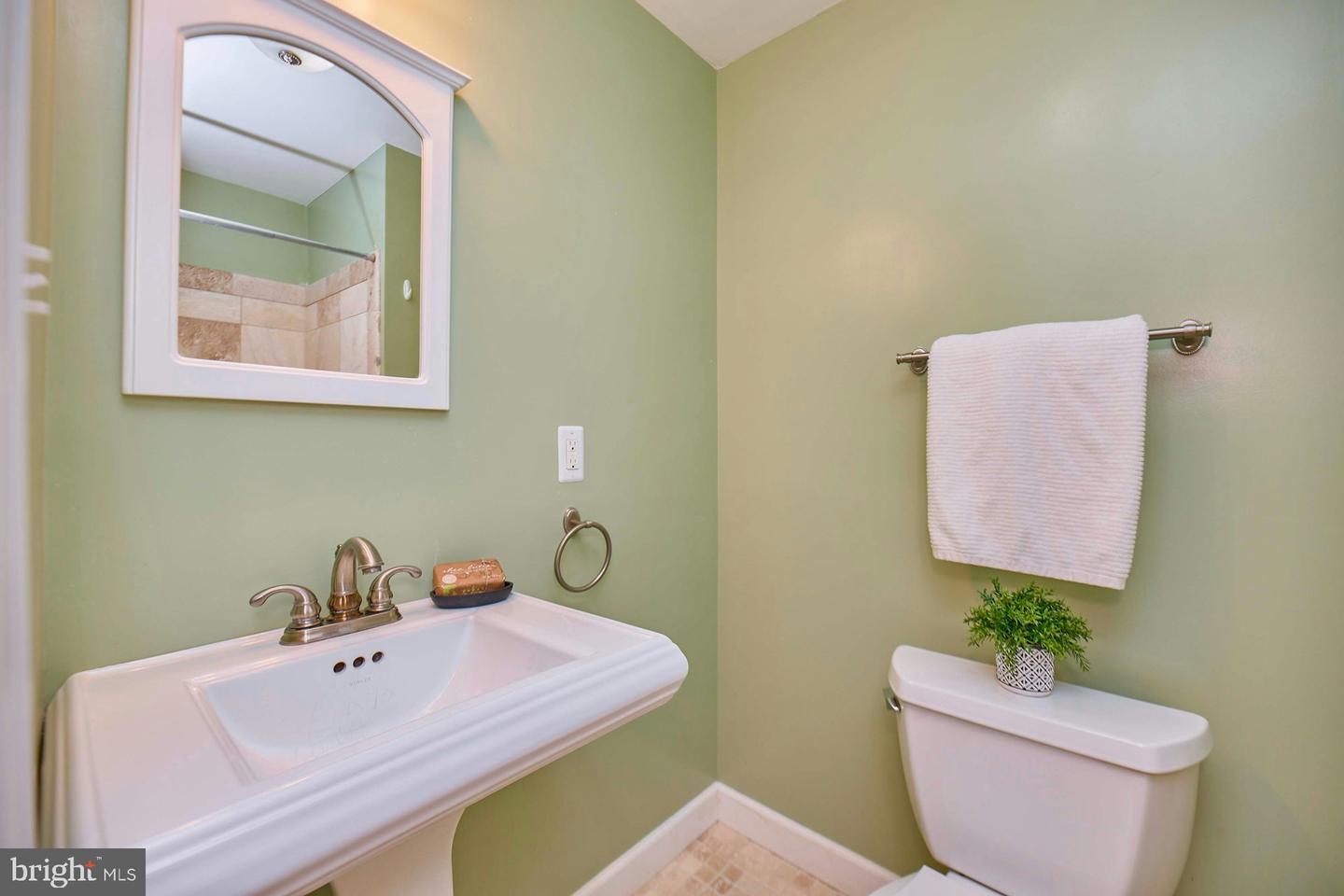 7084 SOLOMON SEAL CT, SPRINGFIELD, Virginia 22152, 3 Bedrooms Bedrooms, ,3 BathroomsBathrooms,Residential,For sale,7084 SOLOMON SEAL CT,VAFX2255918 MLS # VAFX2255918