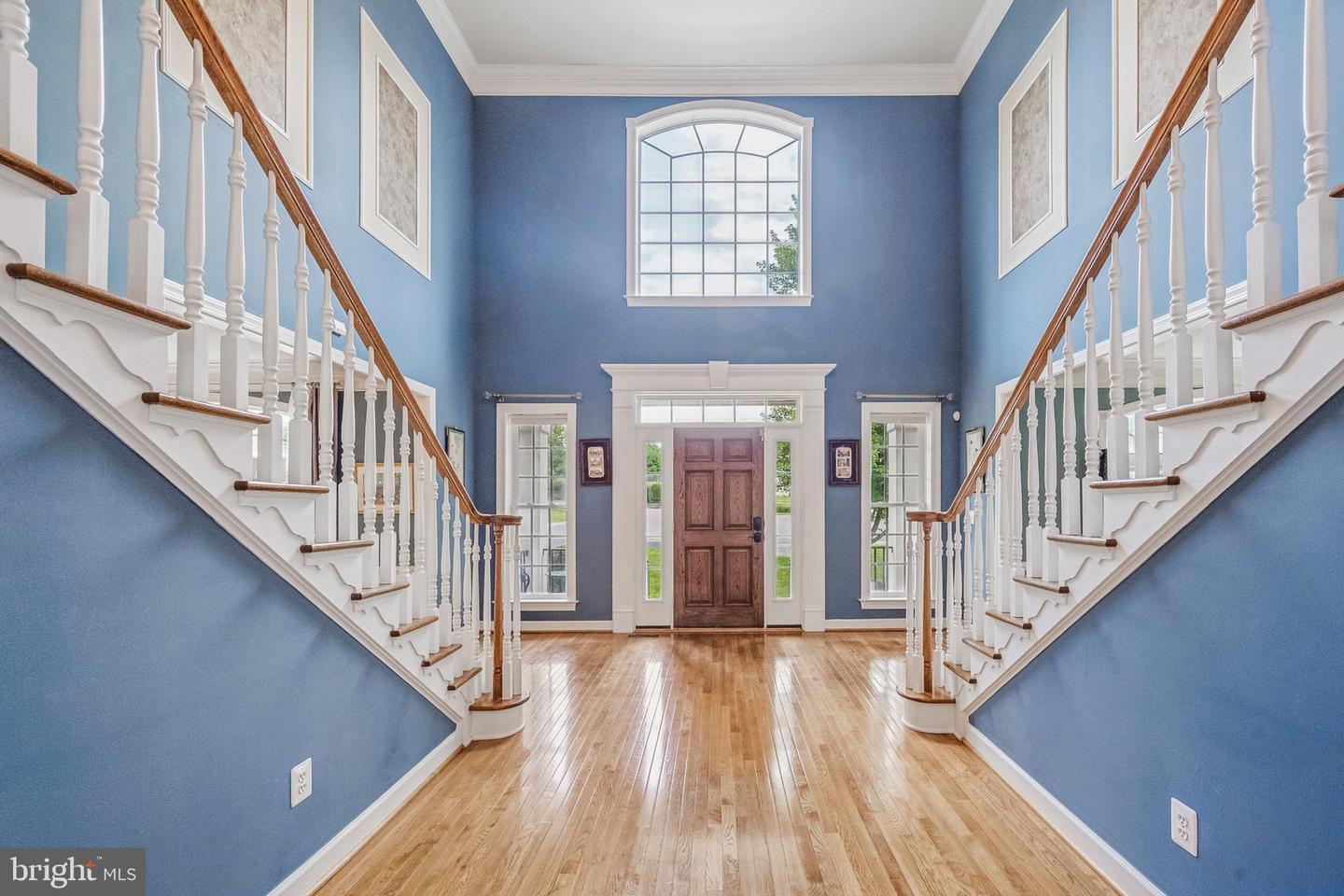 9336 ELKHORNE RUN CT, LORTON, Virginia 22079, 5 Bedrooms Bedrooms, ,5 BathroomsBathrooms,Residential,For sale,9336 ELKHORNE RUN CT,VAFX2256014 MLS # VAFX2256014