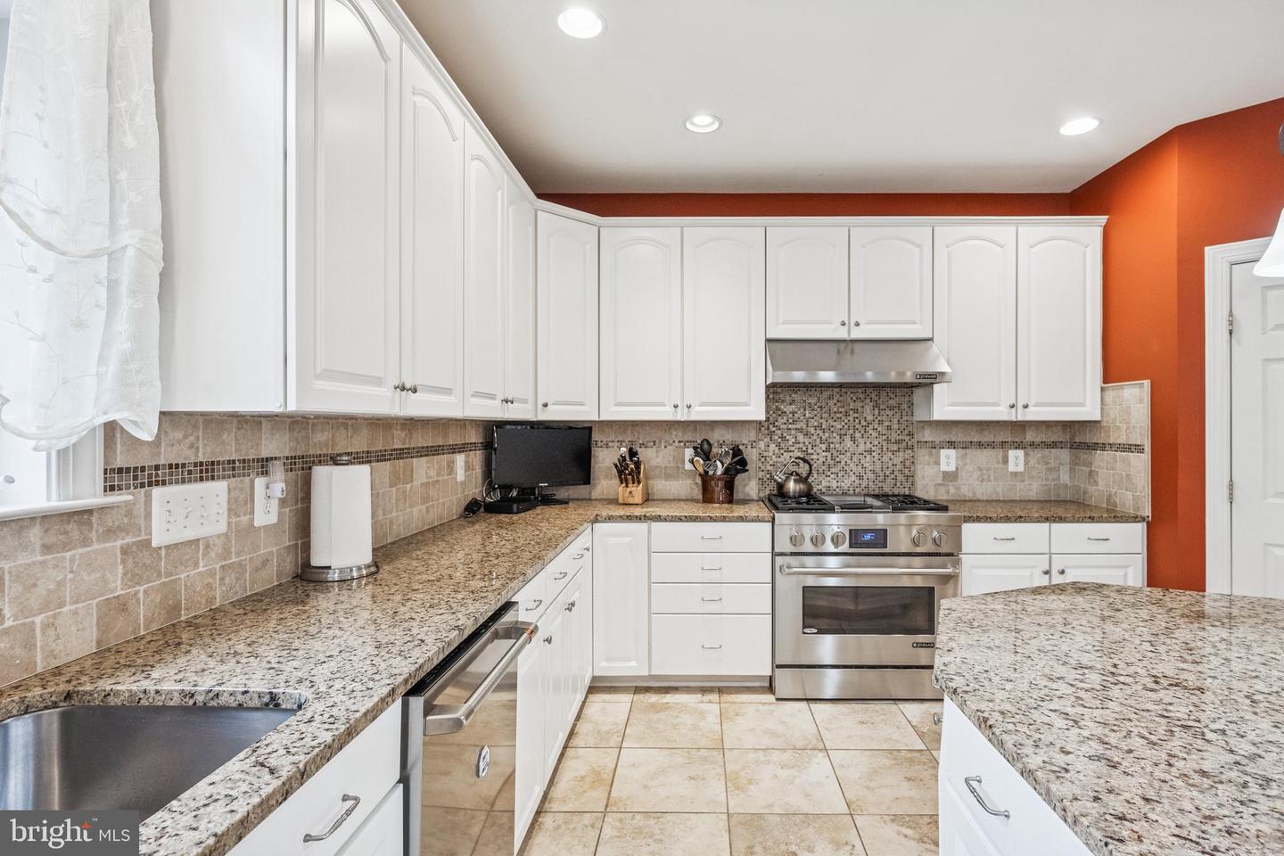 9336 ELKHORNE RUN CT, LORTON, Virginia 22079, 5 Bedrooms Bedrooms, ,5 BathroomsBathrooms,Residential,For sale,9336 ELKHORNE RUN CT,VAFX2256014 MLS # VAFX2256014