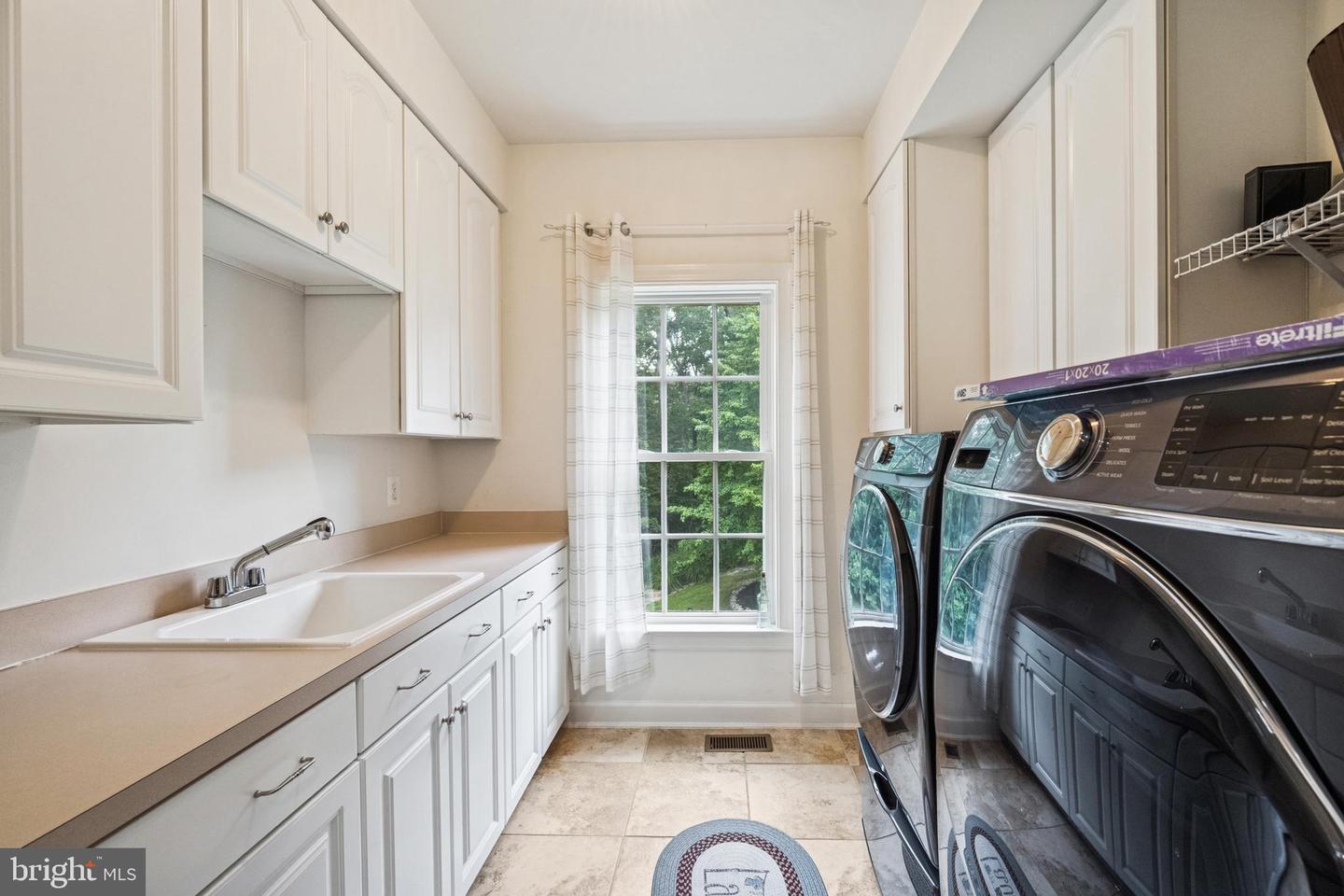 9336 ELKHORNE RUN CT, LORTON, Virginia 22079, 5 Bedrooms Bedrooms, ,5 BathroomsBathrooms,Residential,For sale,9336 ELKHORNE RUN CT,VAFX2256014 MLS # VAFX2256014