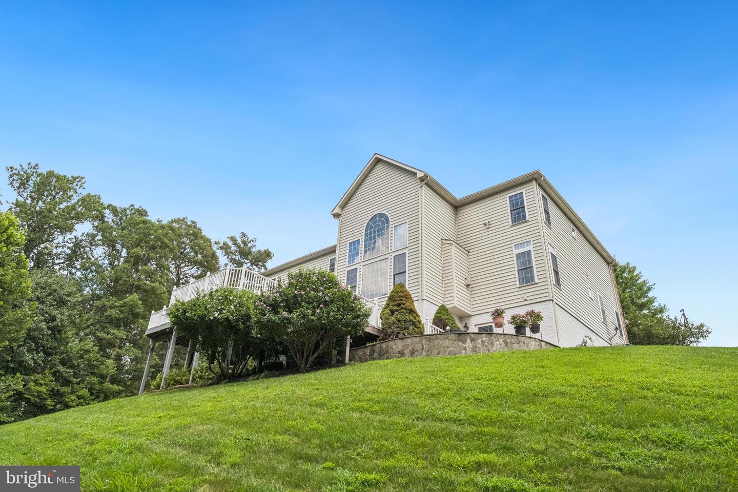 9336 ELKHORNE RUN CT, LORTON, Virginia 22079, 5 Bedrooms Bedrooms, ,5 BathroomsBathrooms,Residential,For sale,9336 ELKHORNE RUN CT,VAFX2256014 MLS # VAFX2256014
