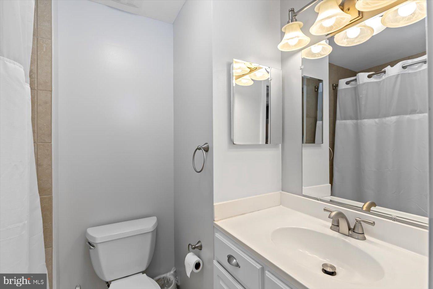 10904 CHATHAM RIDGE WAY, SPOTSYLVANIA, Virginia 22551, 5 Bedrooms Bedrooms, ,3 BathroomsBathrooms,Residential,For sale,10904 CHATHAM RIDGE WAY,VASP2034764 MLS # VASP2034764