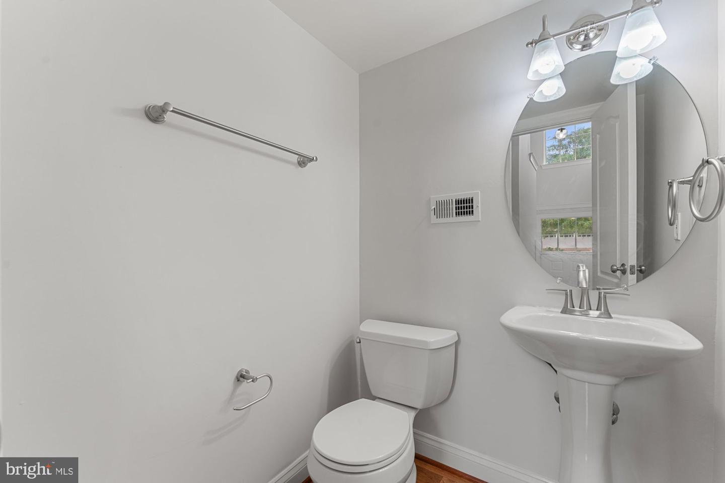 5114 KNAPP PL, ALEXANDRIA, Virginia 22304, 3 Bedrooms Bedrooms, ,2 BathroomsBathrooms,Residential,For sale,5114 KNAPP PL,VAAX2047694 MLS # VAAX2047694