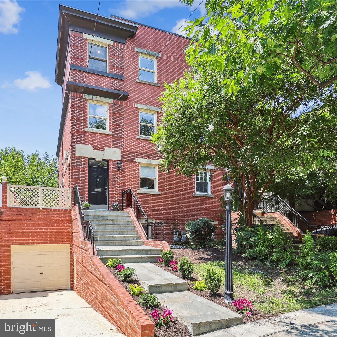 1406 FOXHALL RD NW, WASHINGTON, District Of Columbia 20007, 4 Bedrooms Bedrooms, ,3 BathroomsBathrooms,Residential,For sale,1406 FOXHALL RD NW,DCDC2211436 MLS # DCDC2211436