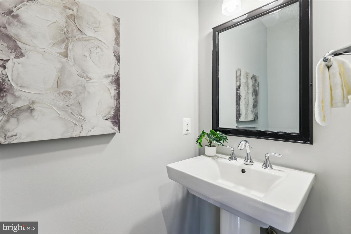 1406 FOXHALL RD NW, WASHINGTON, District Of Columbia 20007, 4 Bedrooms Bedrooms, ,3 BathroomsBathrooms,Residential,For sale,1406 FOXHALL RD NW,DCDC2211436 MLS # DCDC2211436
