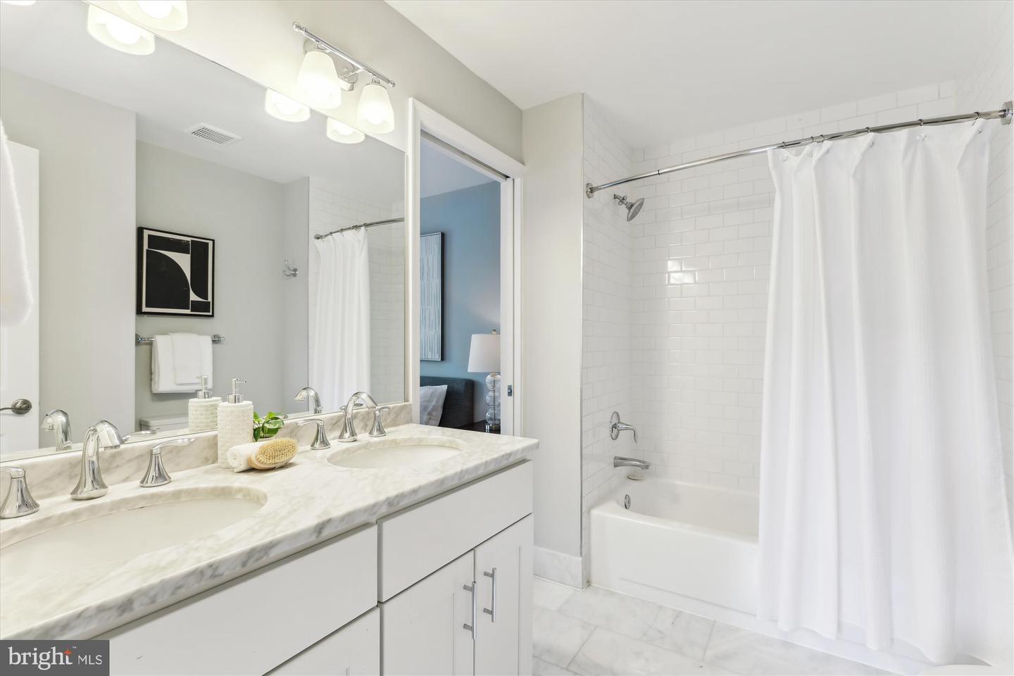 1406 FOXHALL RD NW, WASHINGTON, District Of Columbia 20007, 4 Bedrooms Bedrooms, ,3 BathroomsBathrooms,Residential,For sale,1406 FOXHALL RD NW,DCDC2211436 MLS # DCDC2211436