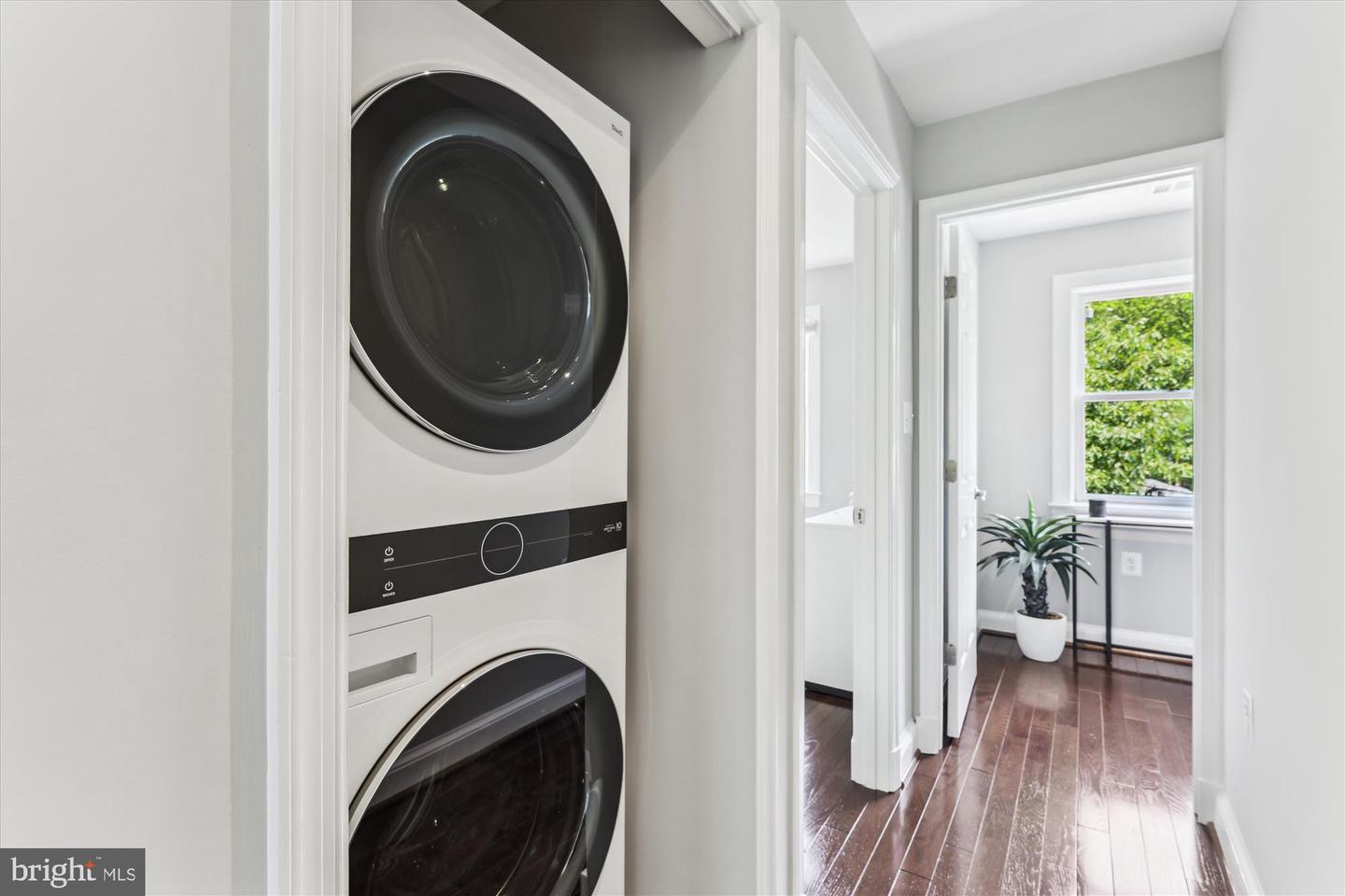 1406 FOXHALL RD NW, WASHINGTON, District Of Columbia 20007, 4 Bedrooms Bedrooms, ,3 BathroomsBathrooms,Residential,For sale,1406 FOXHALL RD NW,DCDC2211436 MLS # DCDC2211436