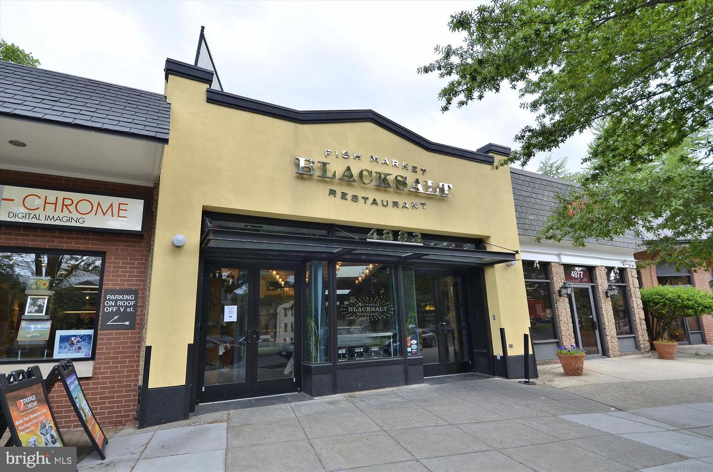 1406 FOXHALL RD NW, WASHINGTON, District Of Columbia 20007, 4 Bedrooms Bedrooms, ,3 BathroomsBathrooms,Residential,For sale,1406 FOXHALL RD NW,DCDC2211436 MLS # DCDC2211436