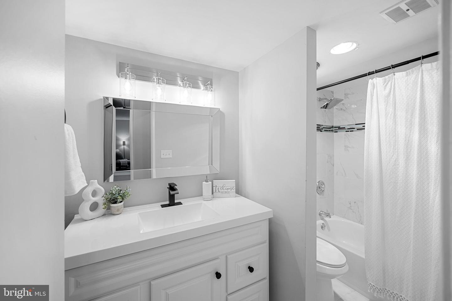 5904 MOUNT EAGLE DR #1602, ALEXANDRIA, Virginia 22303, 1 Bedroom Bedrooms, ,1 BathroomBathrooms,Residential,For sale,5904 MOUNT EAGLE DR #1602,VAFX2256782 MLS # VAFX2256782