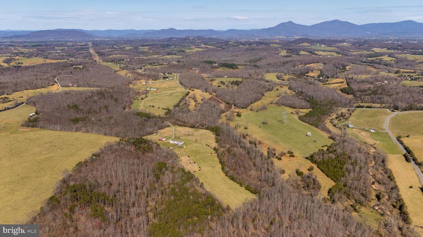1962 MCDANIEL RD, BEDFORD, Virginia 24523, 5 Bedrooms Bedrooms, ,6 BathroomsBathrooms,Residential,For sale,1962 MCDANIEL RD,VABV2000228 MLS # VABV2000228