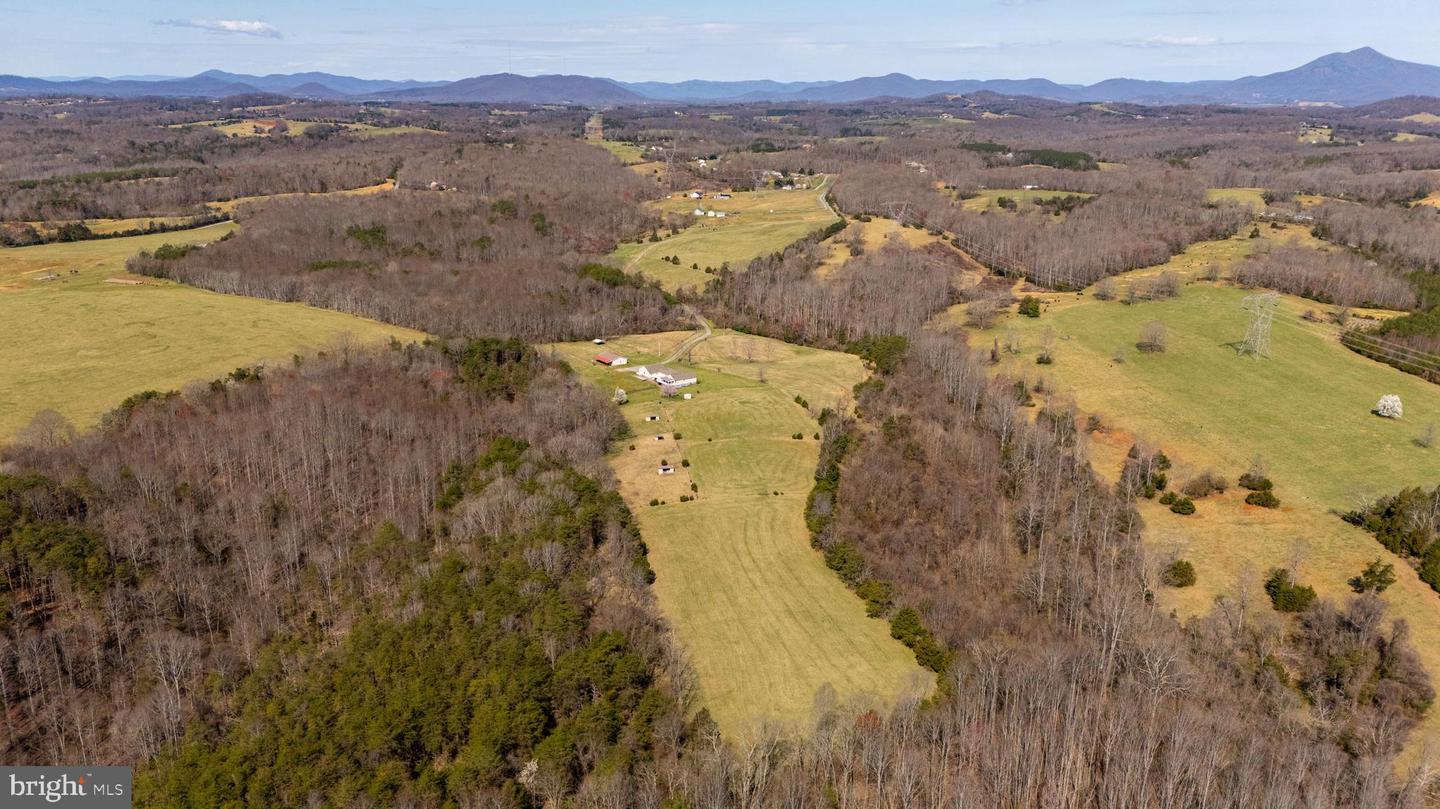 1962 MCDANIEL RD, BEDFORD, Virginia 24523, 5 Bedrooms Bedrooms, ,6 BathroomsBathrooms,Residential,For sale,1962 MCDANIEL RD,VABV2000228 MLS # VABV2000228