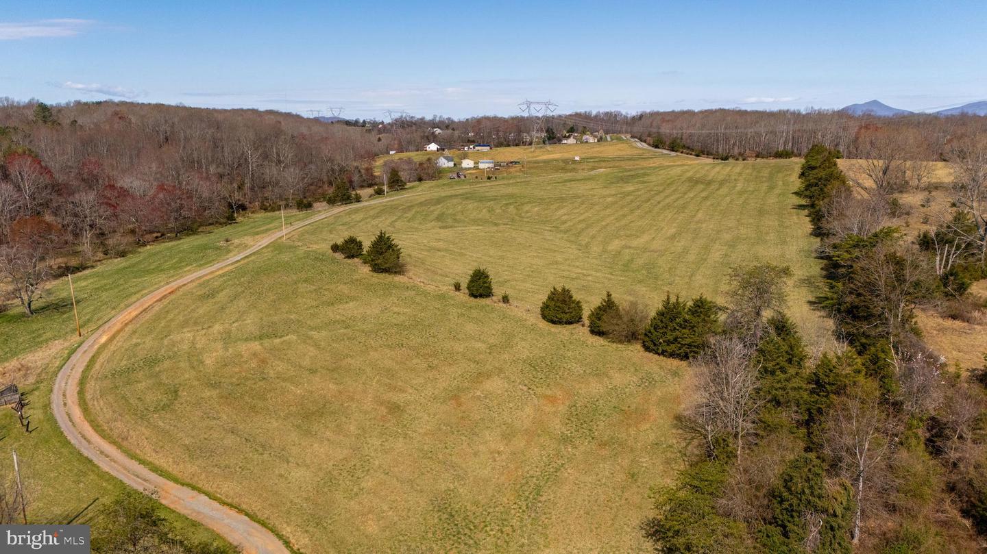 1962 MCDANIEL RD, BEDFORD, Virginia 24523, 5 Bedrooms Bedrooms, ,6 BathroomsBathrooms,Residential,For sale,1962 MCDANIEL RD,VABV2000228 MLS # VABV2000228