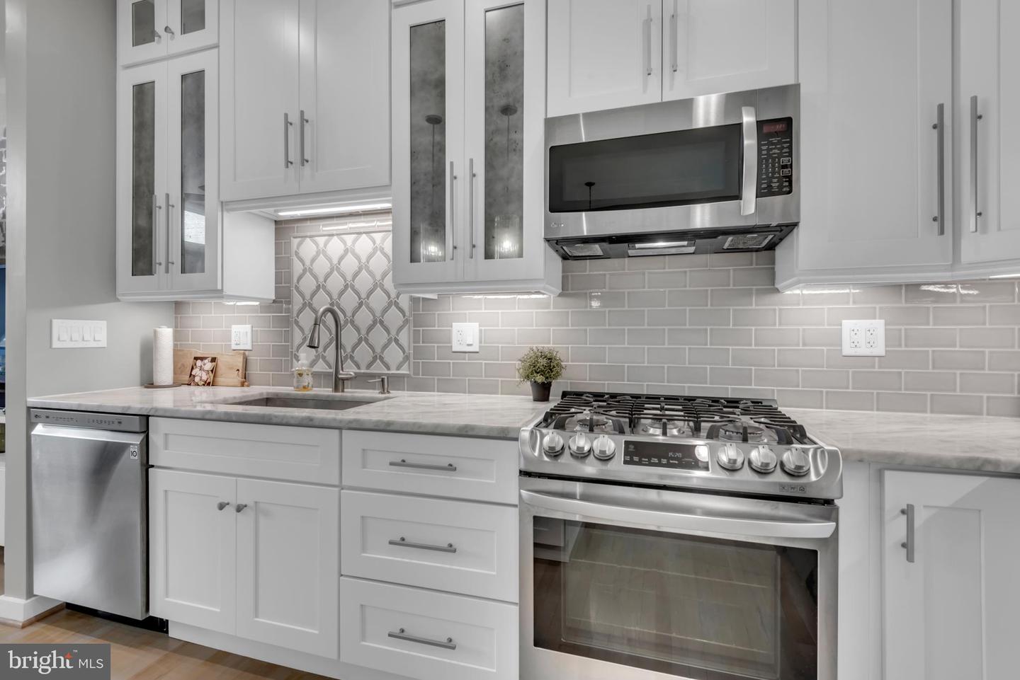 620 3RD ST SW #111, WASHINGTON, District Of Columbia 20024, 3 Bedrooms Bedrooms, ,3 BathroomsBathrooms,Residential,For sale,620 3RD ST SW #111,DCDC2211540 MLS # DCDC2211540