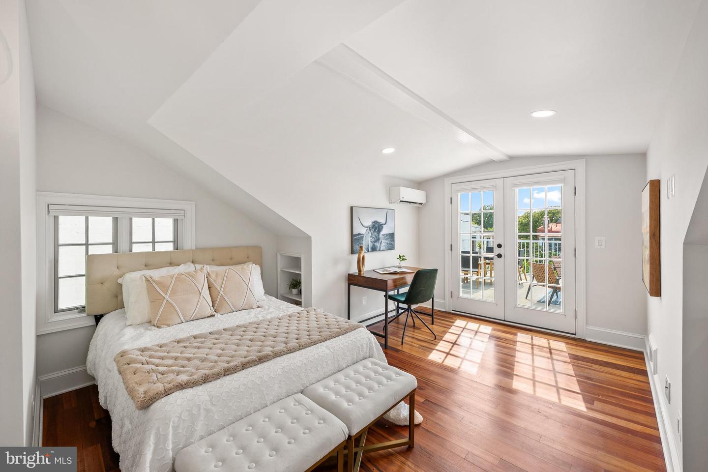 535 6TH ST SE, WASHINGTON, District Of Columbia 20003, 4 Bedrooms Bedrooms, ,3 BathroomsBathrooms,Residential,For sale,535 6TH ST SE,DCDC2211690 MLS # DCDC2211690