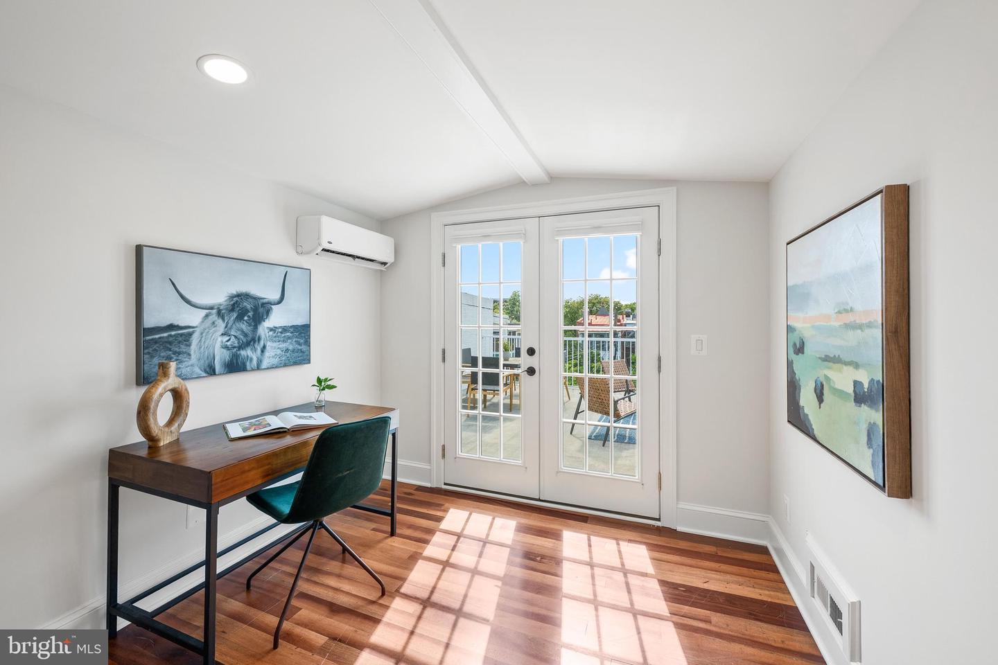 535 6TH ST SE, WASHINGTON, District Of Columbia 20003, 4 Bedrooms Bedrooms, ,3 BathroomsBathrooms,Residential,For sale,535 6TH ST SE,DCDC2211690 MLS # DCDC2211690