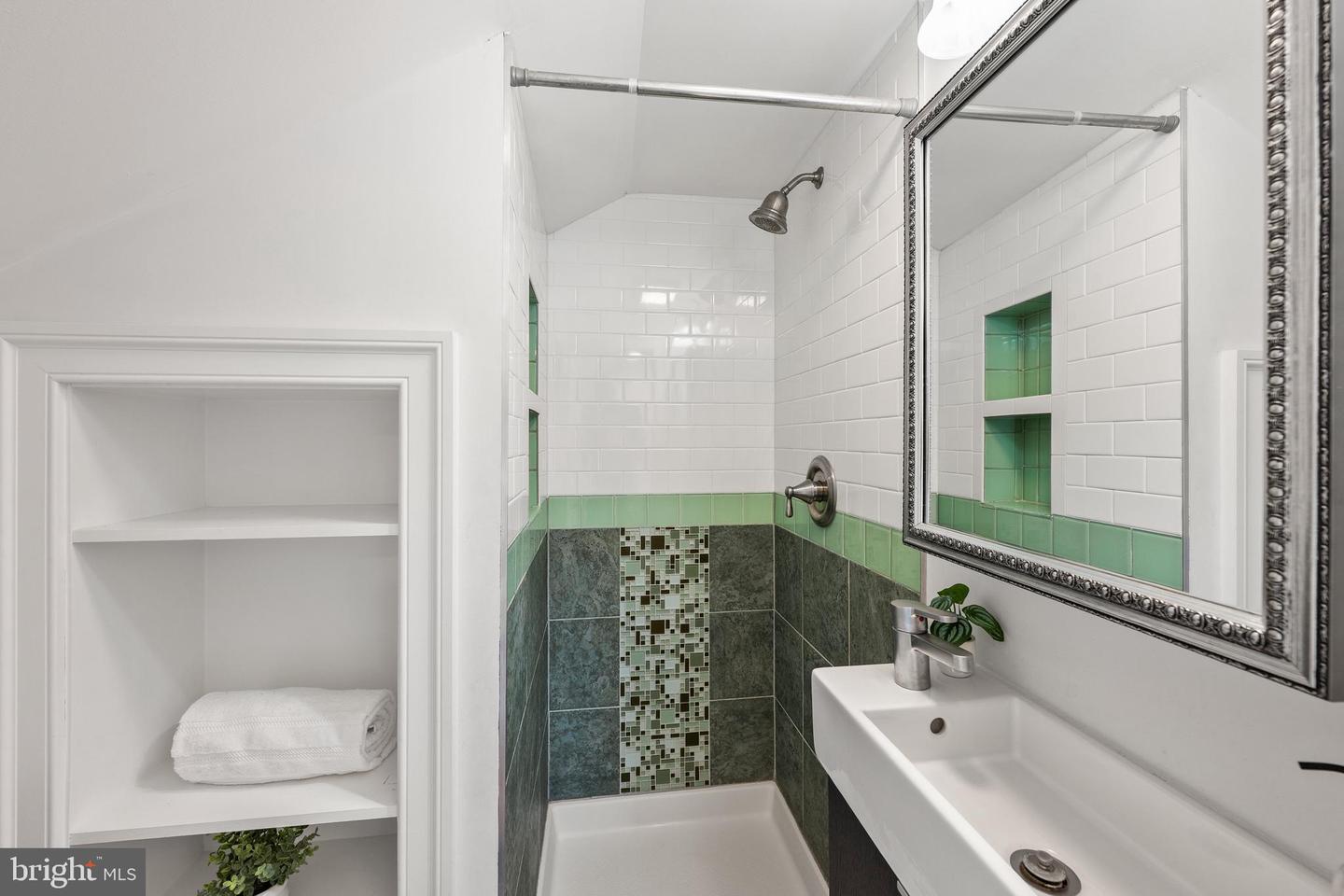 535 6TH ST SE, WASHINGTON, District Of Columbia 20003, 4 Bedrooms Bedrooms, ,3 BathroomsBathrooms,Residential,For sale,535 6TH ST SE,DCDC2211690 MLS # DCDC2211690