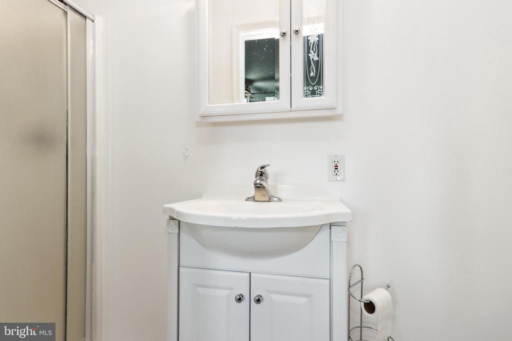 8126 BOTHA RD, WARRENTON, Virginia 20186, 4 Bedrooms Bedrooms, ,3 BathroomsBathrooms,Residential,8126 BOTHA RD,VAFQ2017660 MLS # VAFQ2017660