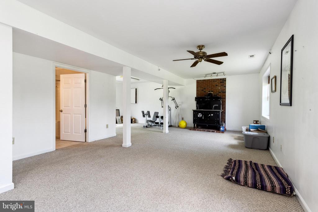 8126 BOTHA RD, WARRENTON, Virginia 20186, 4 Bedrooms Bedrooms, ,3 BathroomsBathrooms,Residential,8126 BOTHA RD,VAFQ2017660 MLS # VAFQ2017660