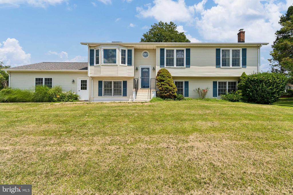 8126 BOTHA RD, WARRENTON, Virginia 20186, 4 Bedrooms Bedrooms, ,3 BathroomsBathrooms,Residential,8126 BOTHA RD,VAFQ2017660 MLS # VAFQ2017660