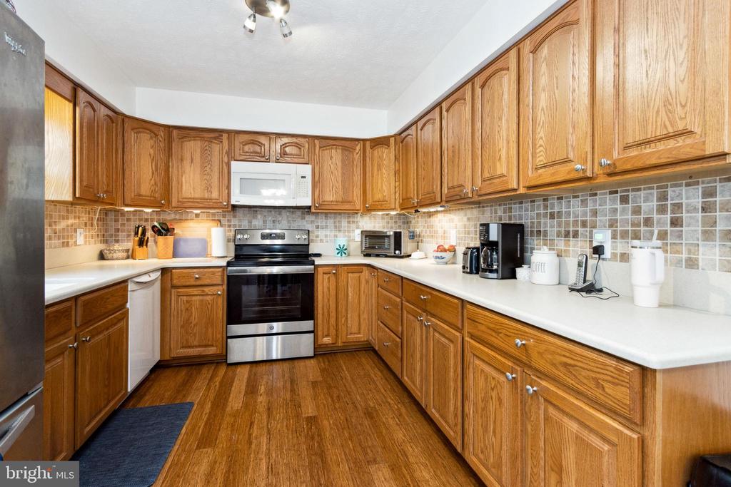 8126 BOTHA RD, WARRENTON, Virginia 20186, 4 Bedrooms Bedrooms, ,3 BathroomsBathrooms,Residential,8126 BOTHA RD,VAFQ2017660 MLS # VAFQ2017660