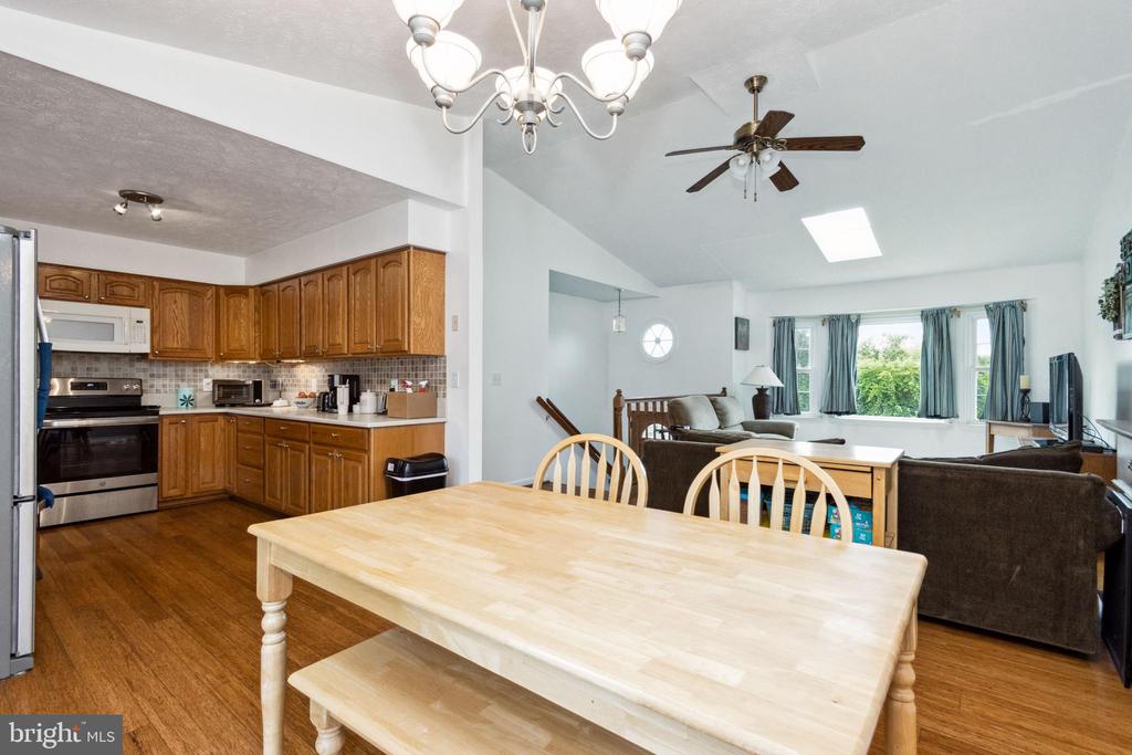 8126 BOTHA RD, WARRENTON, Virginia 20186, 4 Bedrooms Bedrooms, ,3 BathroomsBathrooms,Residential,8126 BOTHA RD,VAFQ2017660 MLS # VAFQ2017660