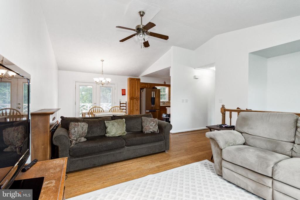 8126 BOTHA RD, WARRENTON, Virginia 20186, 4 Bedrooms Bedrooms, ,3 BathroomsBathrooms,Residential,8126 BOTHA RD,VAFQ2017660 MLS # VAFQ2017660