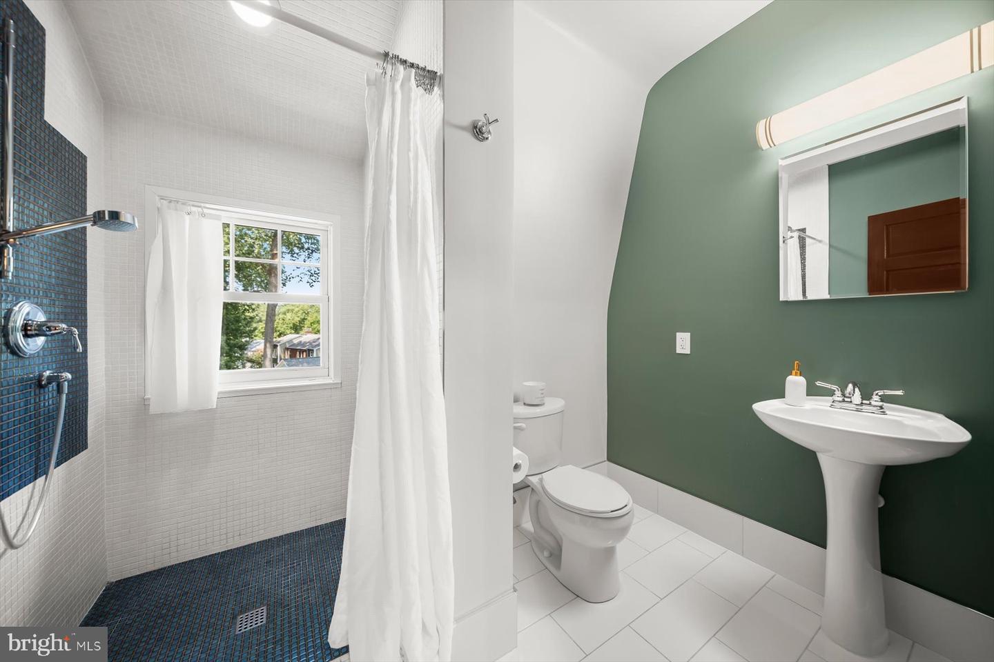 4215 LORCOM LN, ARLINGTON, Virginia 22207, 5 Bedrooms Bedrooms, ,5 BathroomsBathrooms,Residential,For sale,4215 LORCOM LN,VAAR2061296 MLS # VAAR2061296