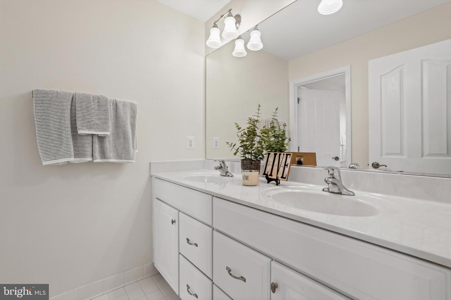 11 SMELTERS TRACE RD, STAFFORD, Virginia 22554, 8 Bedrooms Bedrooms, ,5 BathroomsBathrooms,Residential,For sale,11 SMELTERS TRACE RD,VAST2041072 MLS # VAST2041072