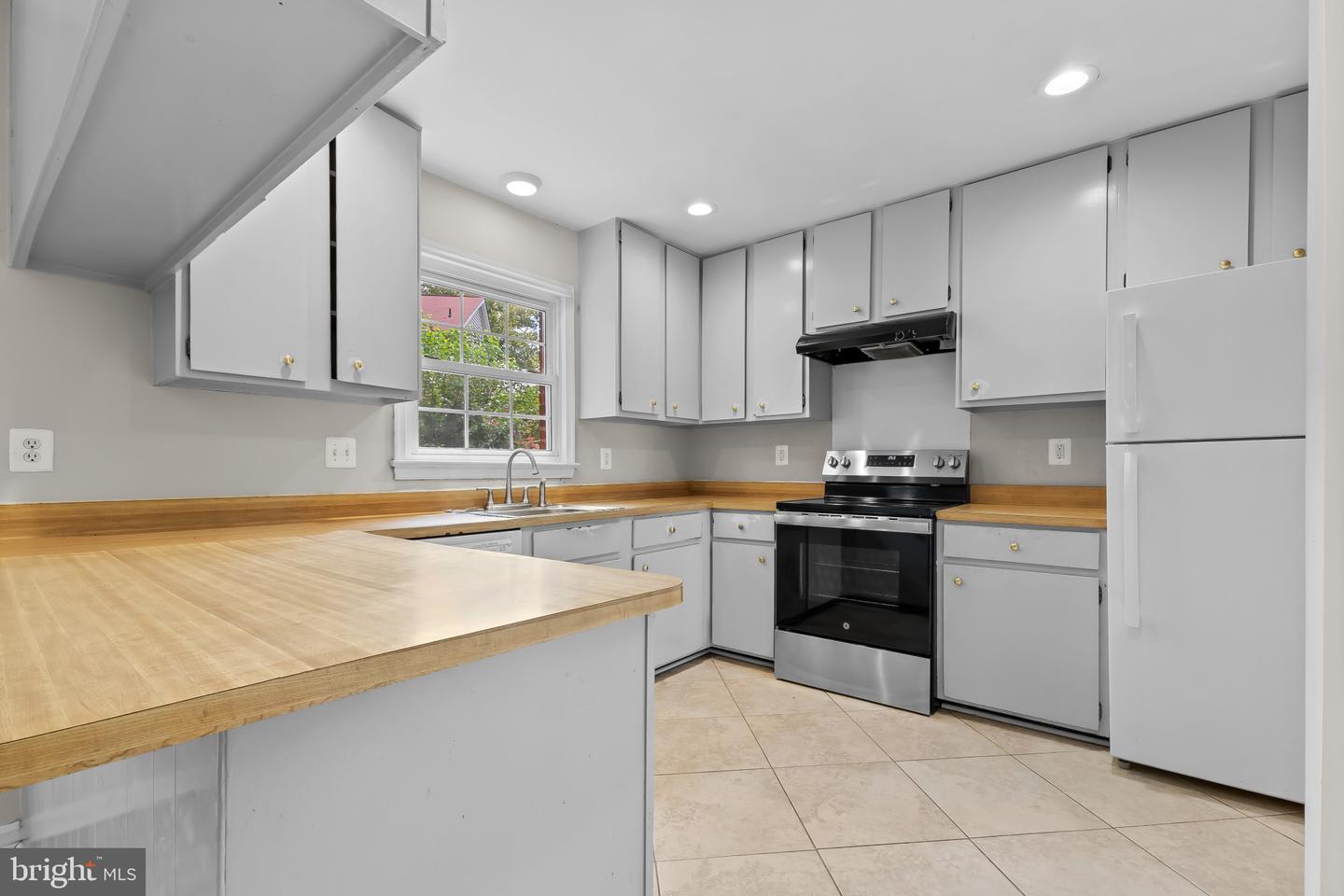 7885 CARLA COURT, SPRINGFIELD, Virginia 22153, 3 Bedrooms Bedrooms, ,2 BathroomsBathrooms,Residential,For sale,7885 CARLA COURT,VAFX2257246 MLS # VAFX2257246