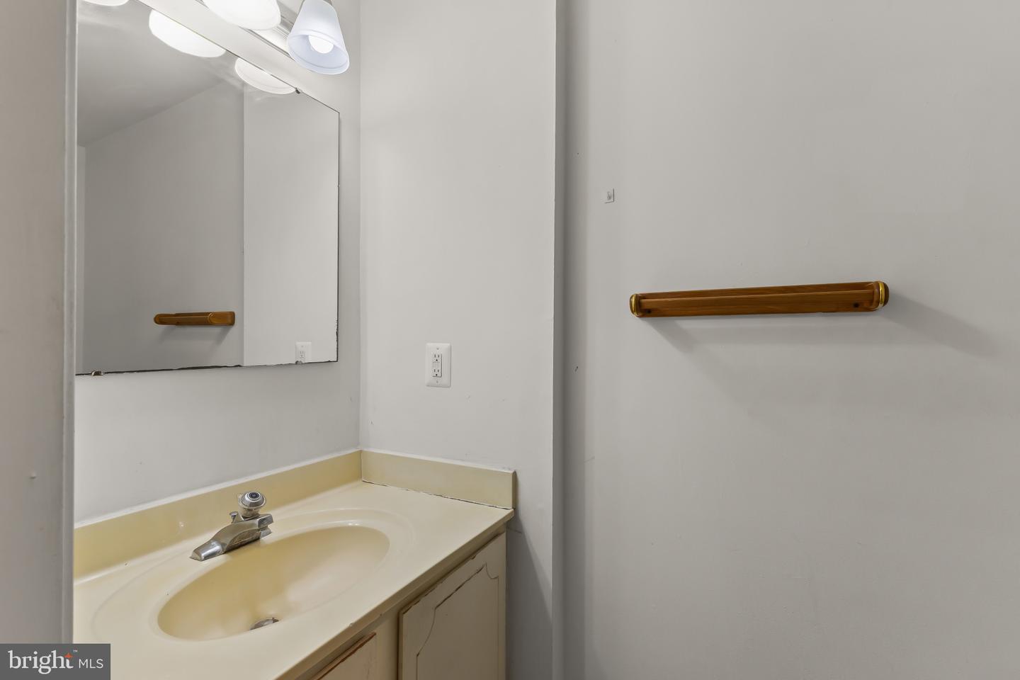 7885 CARLA COURT, SPRINGFIELD, Virginia 22153, 3 Bedrooms Bedrooms, ,2 BathroomsBathrooms,Residential,For sale,7885 CARLA COURT,VAFX2257246 MLS # VAFX2257246