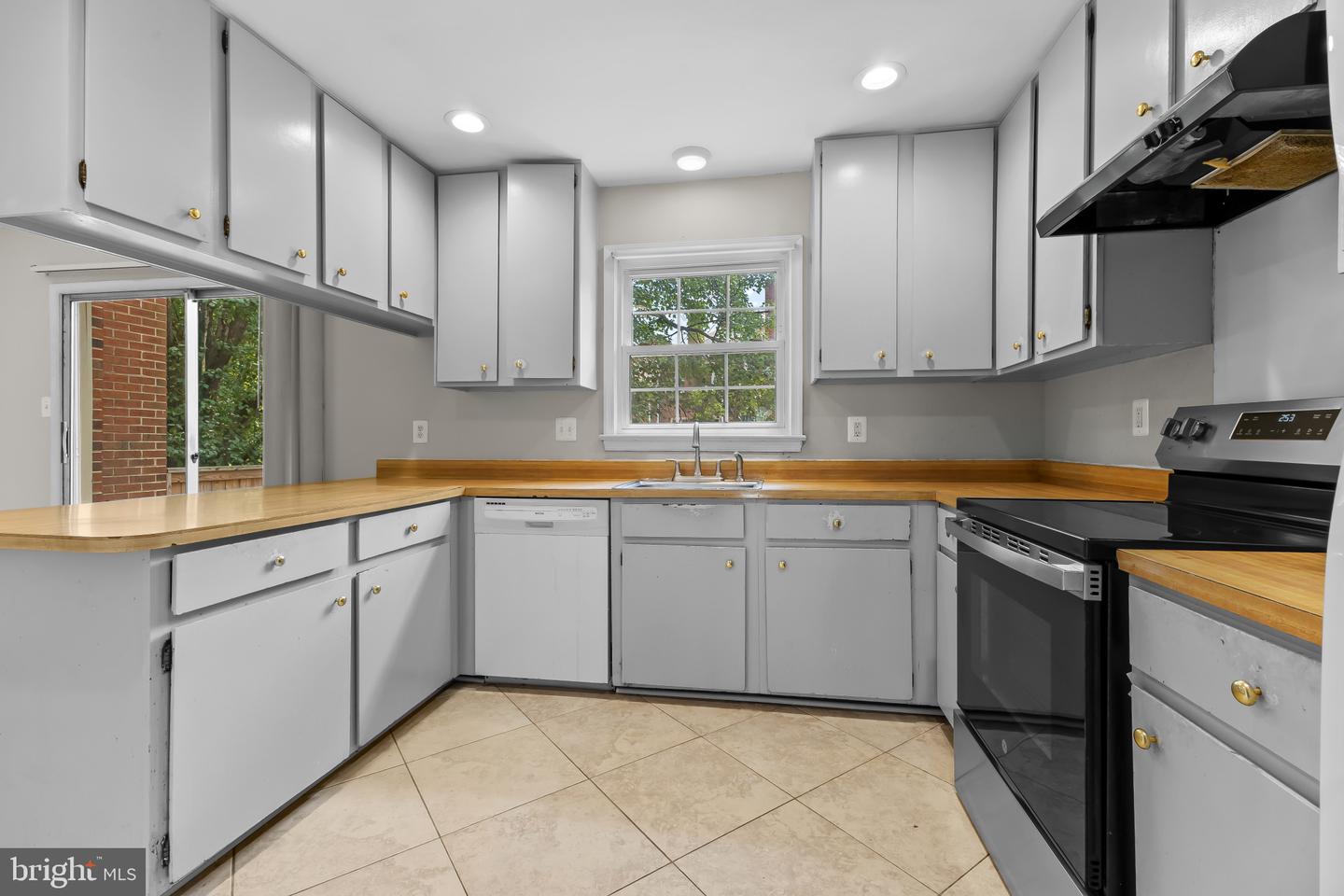 7885 CARLA COURT, SPRINGFIELD, Virginia 22153, 3 Bedrooms Bedrooms, ,2 BathroomsBathrooms,Residential,For sale,7885 CARLA COURT,VAFX2257246 MLS # VAFX2257246