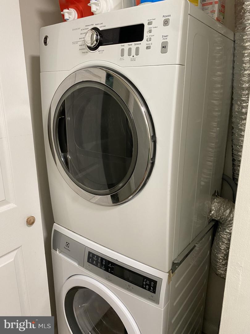 6220 EDSALL RD #101, ALEXANDRIA, Virginia 22312, 2 Bedrooms Bedrooms, ,2 BathroomsBathrooms,Residential,For sale,6220 EDSALL RD #101,VAAX2047804 MLS # VAAX2047804
