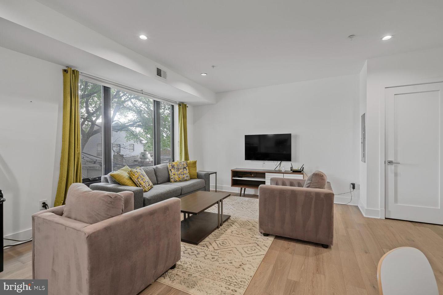 826 UPSHUR ST NW #6, WASHINGTON, District Of Columbia 20011, 2 Bedrooms Bedrooms, ,2 BathroomsBathrooms,Residential,For sale,826 UPSHUR ST NW #6,DCDC2211836 MLS # DCDC2211836