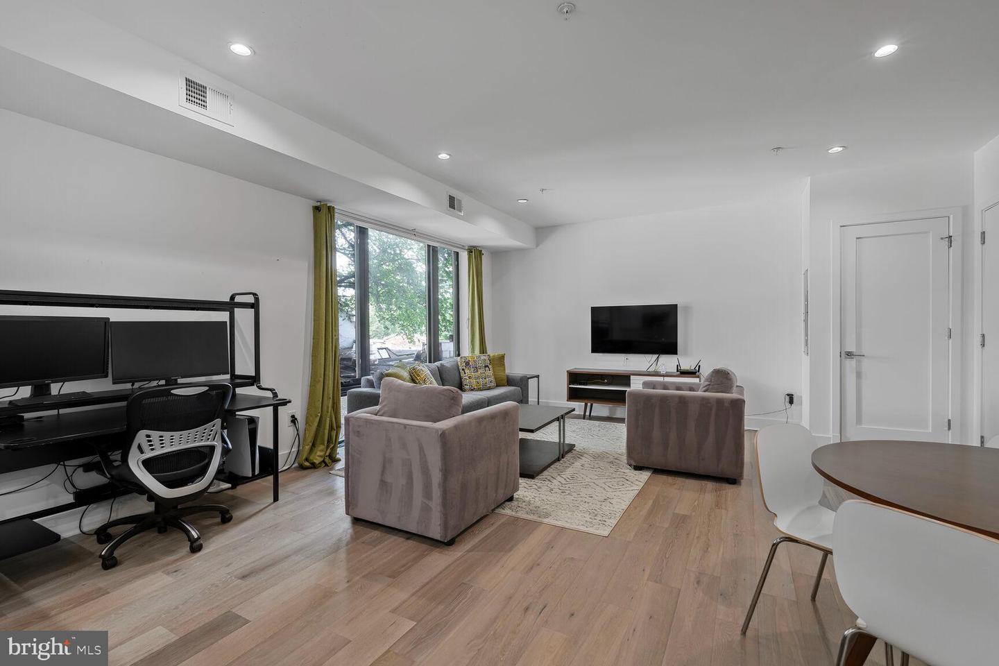 826 UPSHUR ST NW #6, WASHINGTON, District Of Columbia 20011, 2 Bedrooms Bedrooms, ,2 BathroomsBathrooms,Residential,For sale,826 UPSHUR ST NW #6,DCDC2211836 MLS # DCDC2211836