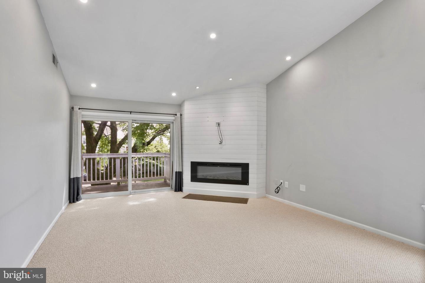 2867 YARLING CT #2867, FALLS CHURCH, Virginia 22042, 2 Bedrooms Bedrooms, ,1 BathroomBathrooms,Residential,For sale,2867 YARLING CT #2867,VAFX2257310 MLS # VAFX2257310