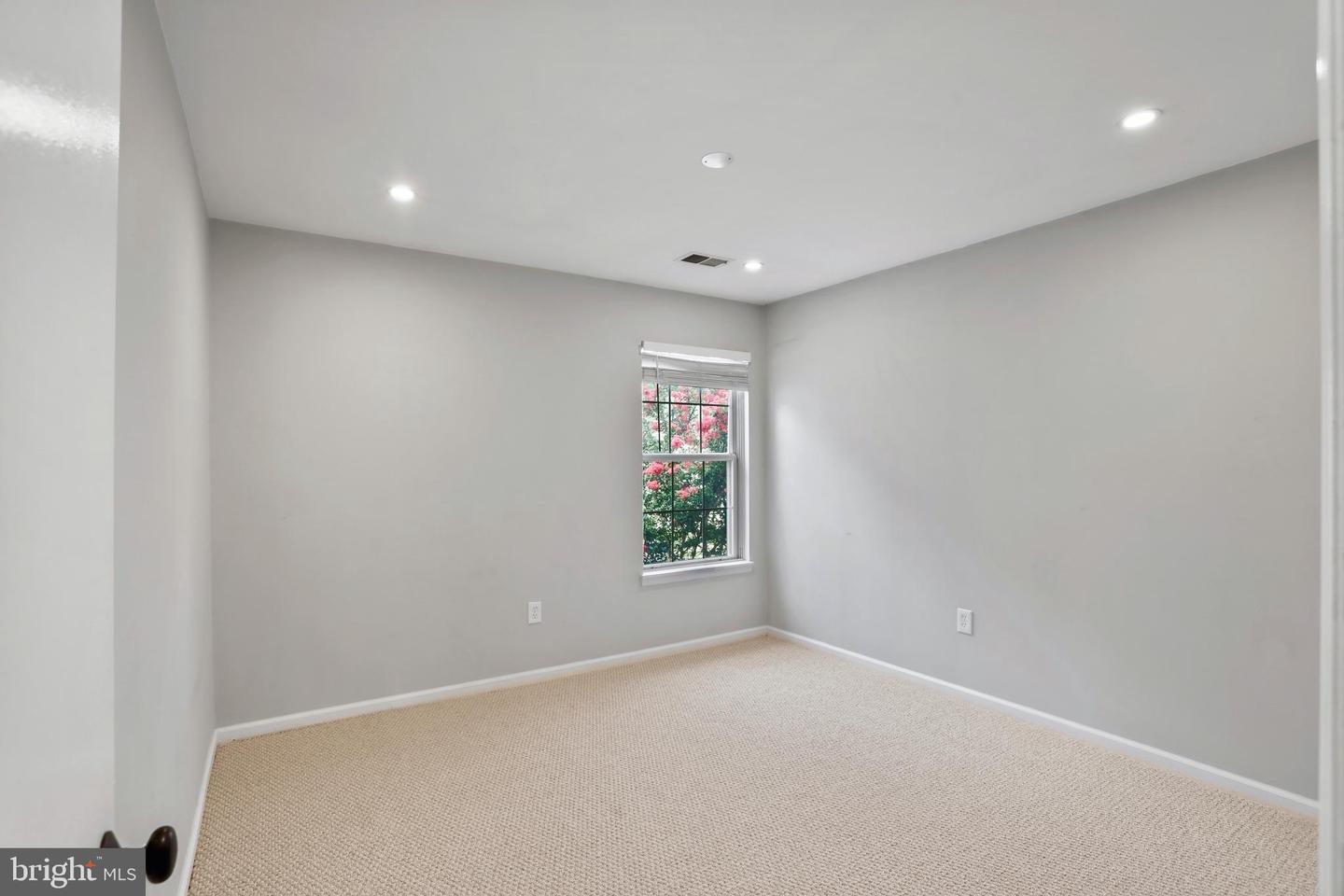 2867 YARLING CT #2867, FALLS CHURCH, Virginia 22042, 2 Bedrooms Bedrooms, ,1 BathroomBathrooms,Residential,For sale,2867 YARLING CT #2867,VAFX2257310 MLS # VAFX2257310