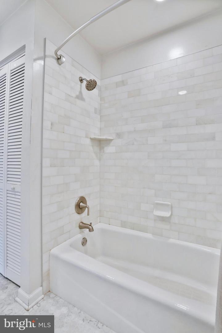 2867 YARLING CT #2867, FALLS CHURCH, Virginia 22042, 2 Bedrooms Bedrooms, ,1 BathroomBathrooms,Residential,For sale,2867 YARLING CT #2867,VAFX2257310 MLS # VAFX2257310