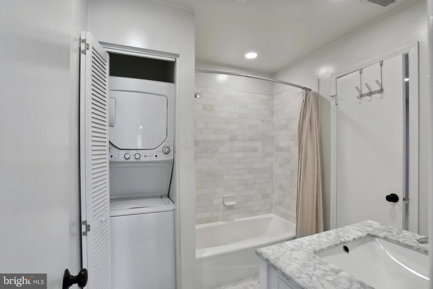 2867 YARLING CT #2867, FALLS CHURCH, Virginia 22042, 2 Bedrooms Bedrooms, ,1 BathroomBathrooms,Residential,For sale,2867 YARLING CT #2867,VAFX2257310 MLS # VAFX2257310