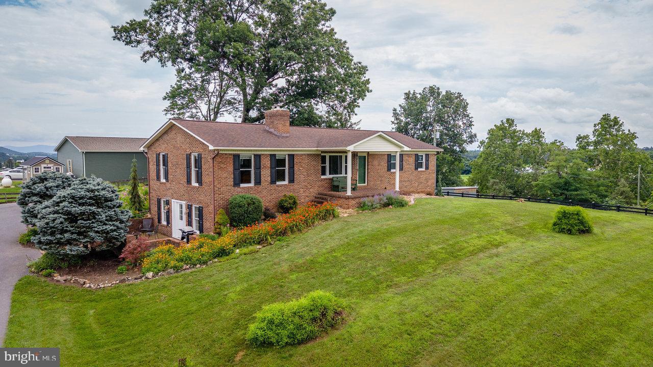 5566 BRIERY BRANCH RD, DAYTON, Virginia 22821, 3 Bedrooms Bedrooms, ,2 BathroomsBathrooms,Residential,For sale,5566 BRIERY BRANCH RD,VARO2002458 MLS # VARO2002458