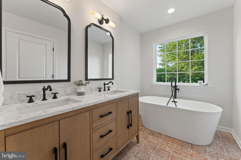 5712 BLUE STAR LN, SPOTSYLVANIA, Virginia 22551, 5 Bedrooms Bedrooms, 8 Rooms Rooms,3 BathroomsBathrooms,Residential,For sale,5712 BLUE STAR LN,VASP2034910 MLS # VASP2034910