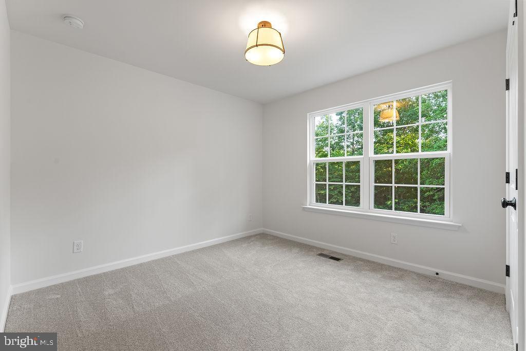 5712 BLUE STAR LN, SPOTSYLVANIA, Virginia 22551, 5 Bedrooms Bedrooms, 8 Rooms Rooms,3 BathroomsBathrooms,Residential,For sale,5712 BLUE STAR LN,VASP2034910 MLS # VASP2034910