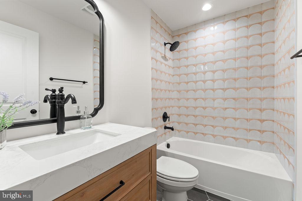 5712 BLUE STAR LN, SPOTSYLVANIA, Virginia 22551, 5 Bedrooms Bedrooms, 8 Rooms Rooms,3 BathroomsBathrooms,Residential,For sale,5712 BLUE STAR LN,VASP2034910 MLS # VASP2034910