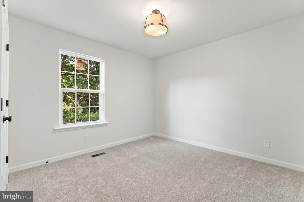 5712 BLUE STAR LN, SPOTSYLVANIA, Virginia 22551, 5 Bedrooms Bedrooms, 8 Rooms Rooms,3 BathroomsBathrooms,Residential,For sale,5712 BLUE STAR LN,VASP2034910 MLS # VASP2034910