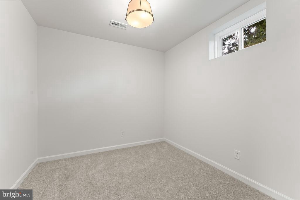 5712 BLUE STAR LN, SPOTSYLVANIA, Virginia 22551, 5 Bedrooms Bedrooms, 8 Rooms Rooms,3 BathroomsBathrooms,Residential,For sale,5712 BLUE STAR LN,VASP2034910 MLS # VASP2034910