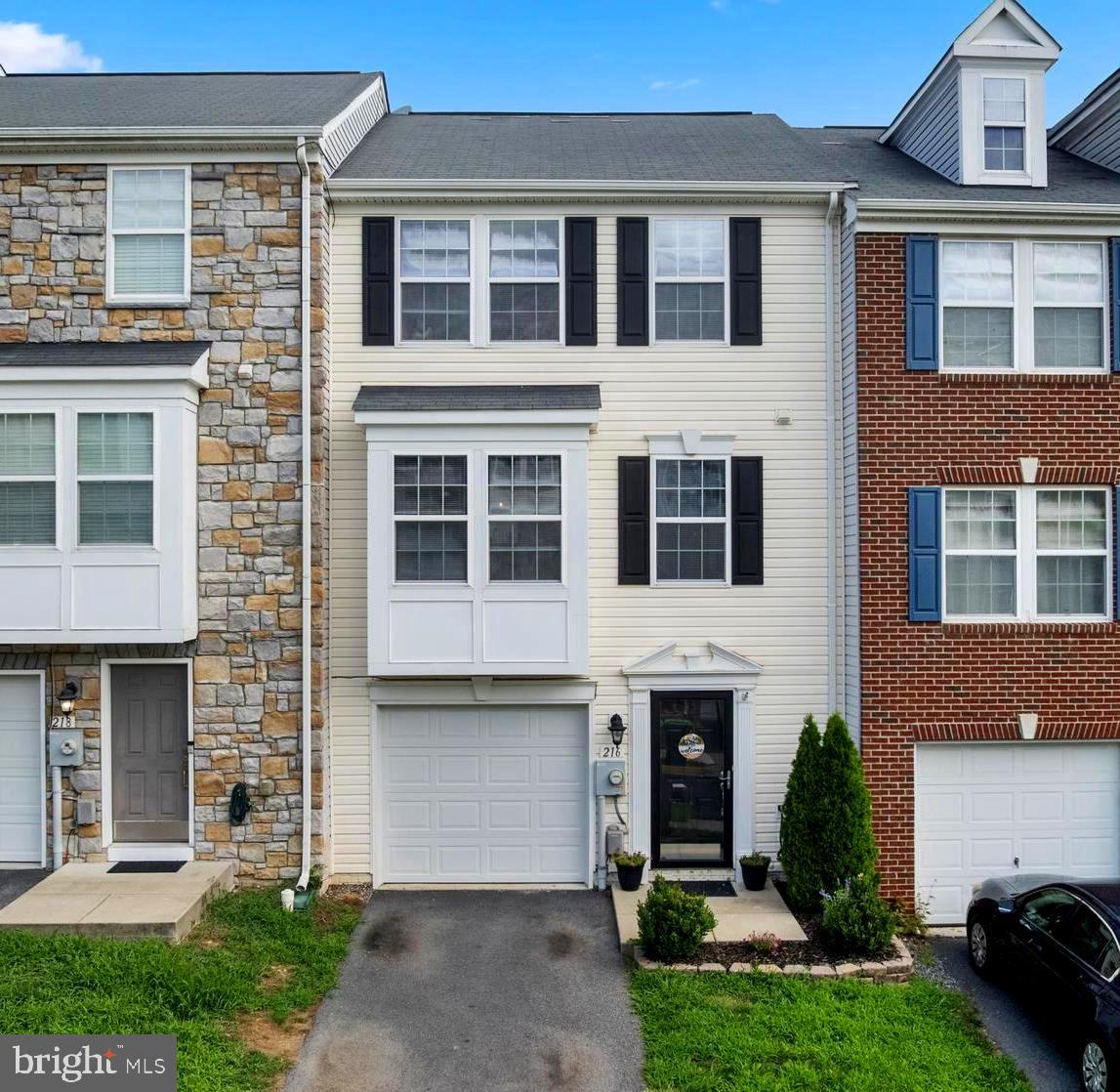 216 MONTICELLO SQ, WINCHESTER, Virginia 22602, 3 Bedrooms Bedrooms, ,2 BathroomsBathrooms,Residential,For sale,216 MONTICELLO SQ,VAFV2035652 MLS # VAFV2035652