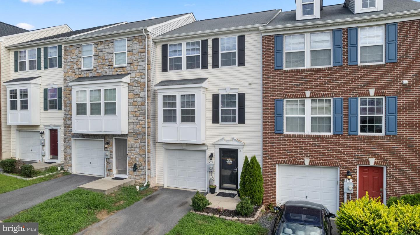 216 MONTICELLO SQ, WINCHESTER, Virginia 22602, 3 Bedrooms Bedrooms, ,2 BathroomsBathrooms,Residential,For sale,216 MONTICELLO SQ,VAFV2035652 MLS # VAFV2035652