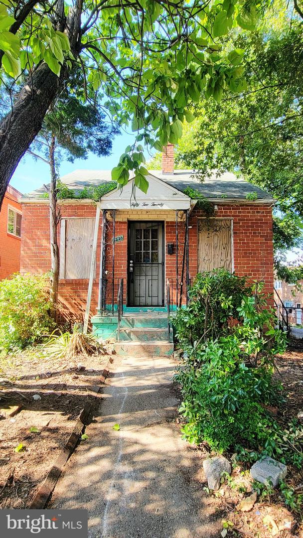 5220 CLAY ST NE, WASHINGTON, District Of Columbia 20019, 2 Bedrooms Bedrooms, ,1 BathroomBathrooms,Residential,For sale,5220 CLAY ST NE,DCDC2212124 MLS # DCDC2212124
