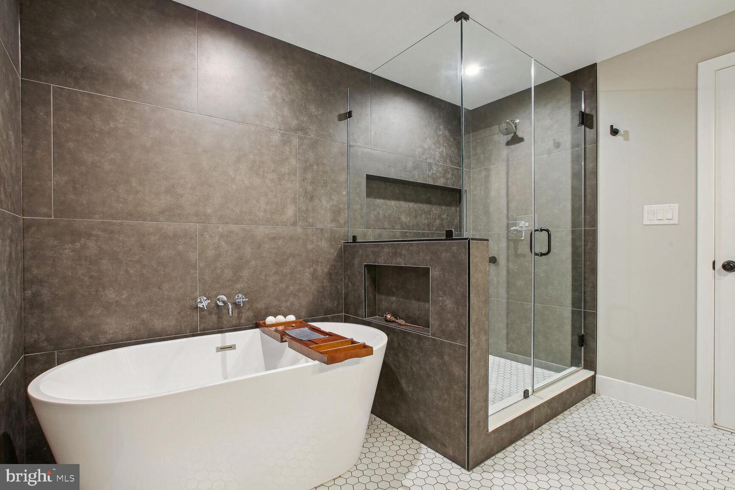 216 T ST NE #1, WASHINGTON, District Of Columbia 20002, 2 Bedrooms Bedrooms, ,2 BathroomsBathrooms,Residential,For sale,216 T ST NE #1,DCDC2212132 MLS # DCDC2212132