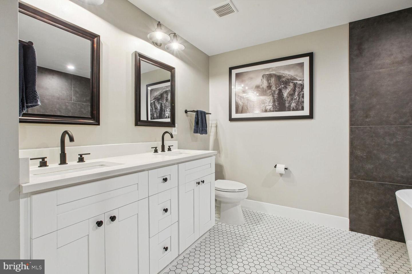 216 T ST NE #1, WASHINGTON, District Of Columbia 20002, 2 Bedrooms Bedrooms, ,2 BathroomsBathrooms,Residential,For sale,216 T ST NE #1,DCDC2212132 MLS # DCDC2212132