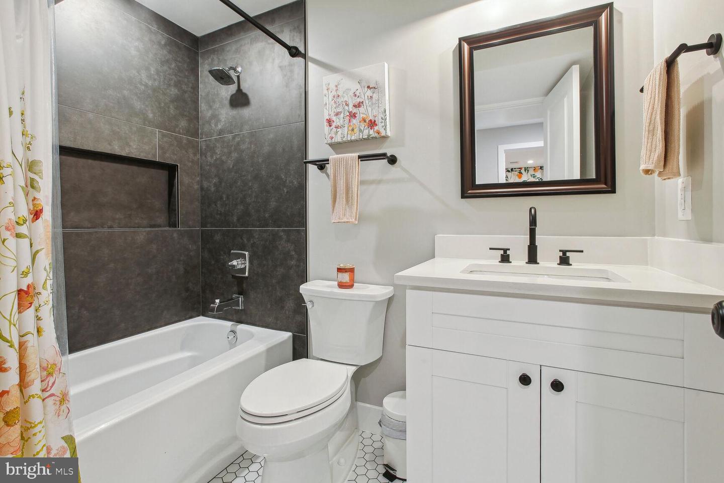 216 T ST NE #1, WASHINGTON, District Of Columbia 20002, 2 Bedrooms Bedrooms, ,2 BathroomsBathrooms,Residential,For sale,216 T ST NE #1,DCDC2212132 MLS # DCDC2212132